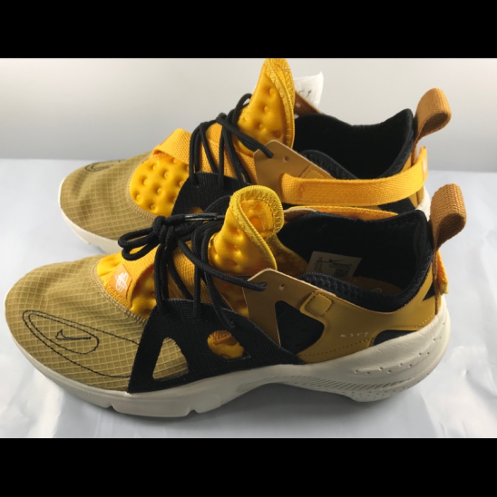 Nike Huarache Type Shoes with box no lid